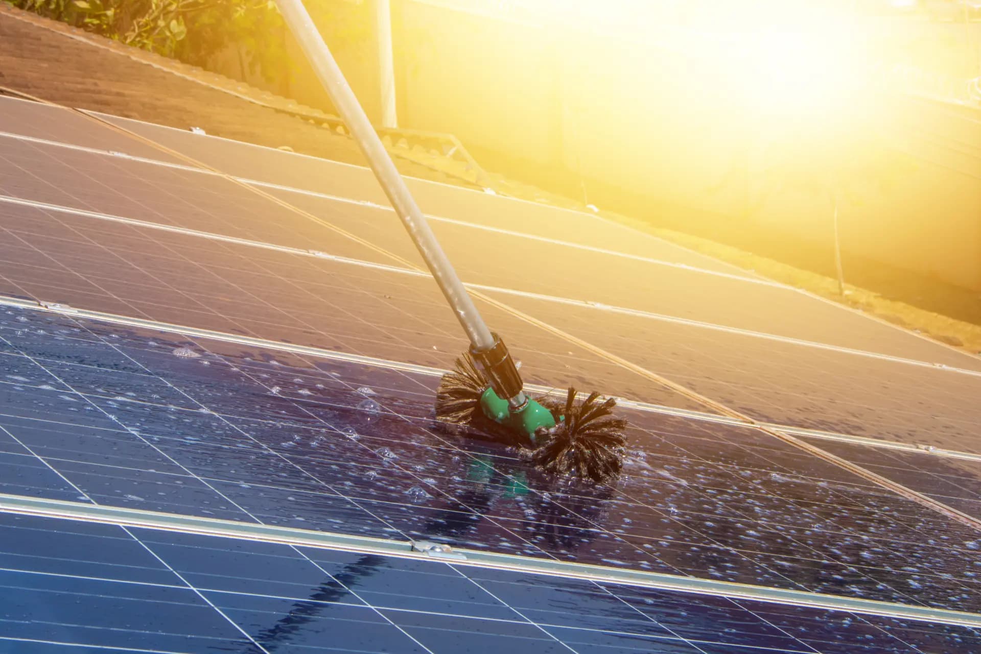 Photovoltaik Reinigung: Tipps für effektive Anlagenpflege