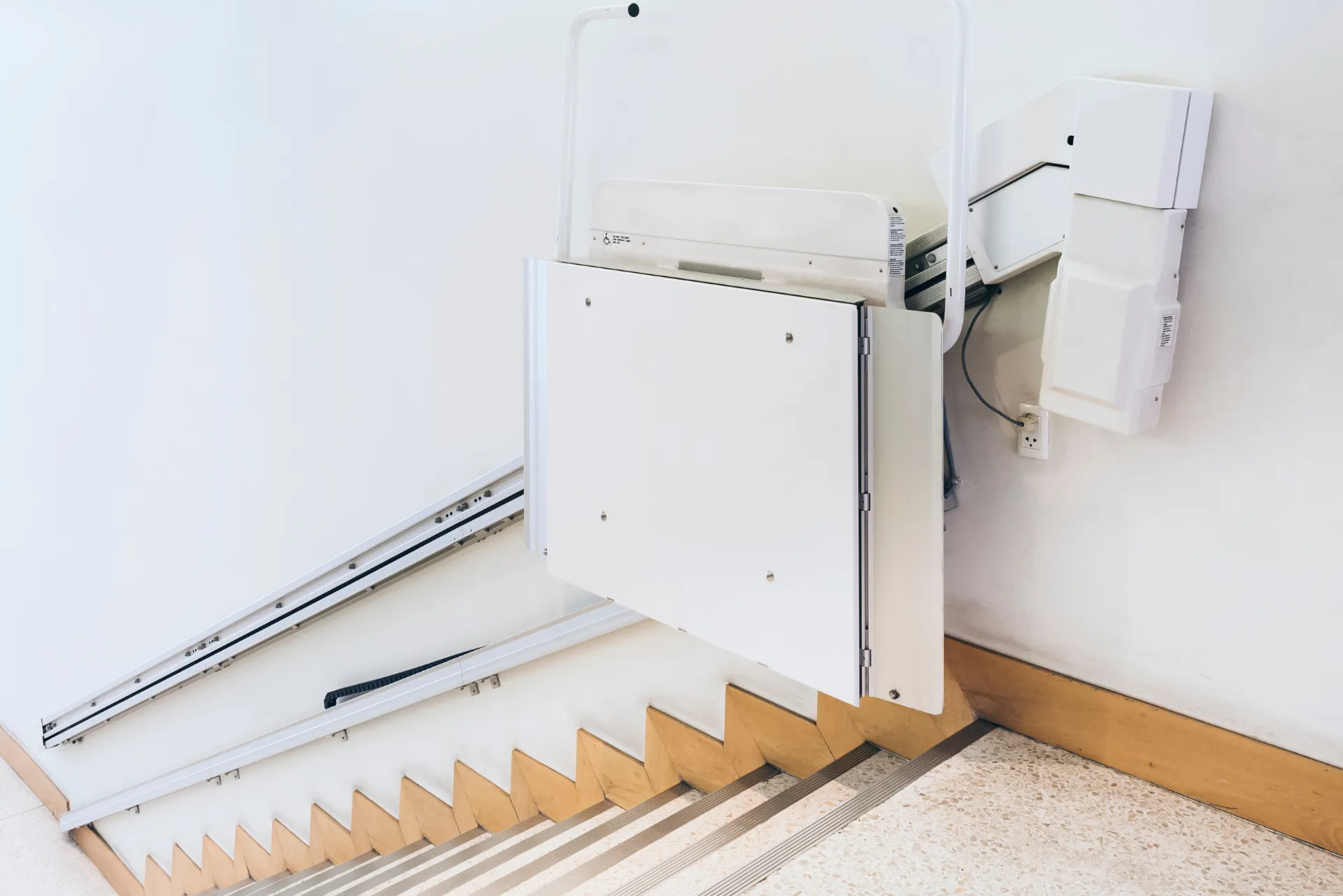 Tragbarer Treppenlift: Innovative Mobilitätshilfe ohne Installation
