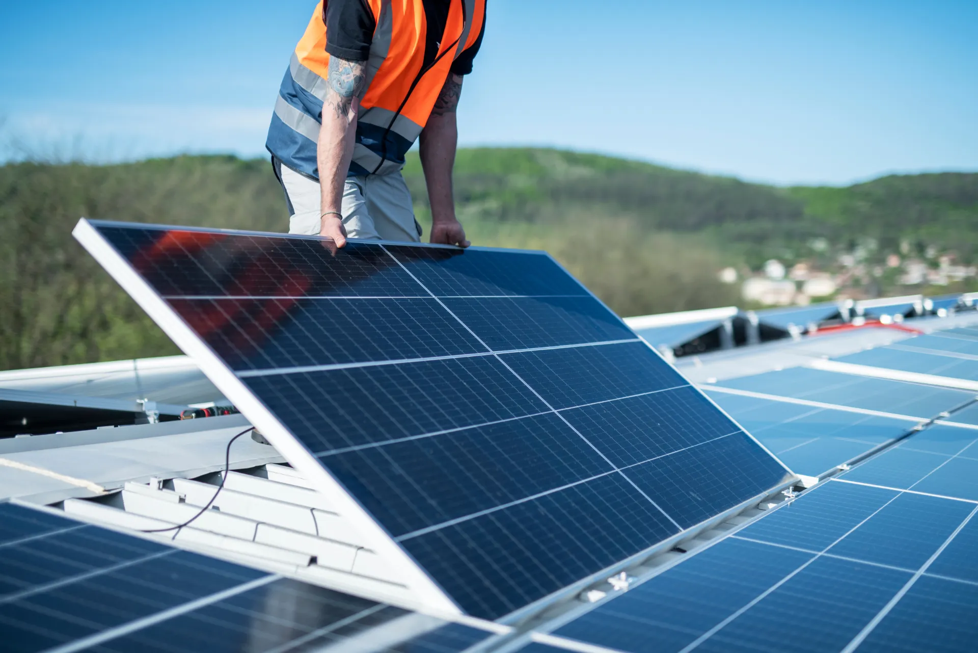 Photovoltaik für Unternehmen: Kosten senken und Energieeffizienz steigern